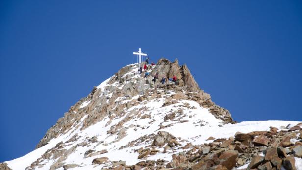 Mammut wird 150: Manager klettern zum Gipfel