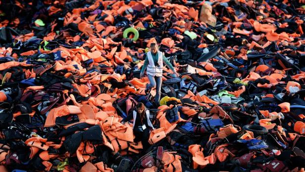 GREECE-EUROPE-MIGRANTS-AFP PICTURES OF THE YEAR 20 Außenpolitik: Das kommt 2016 auf uns zu