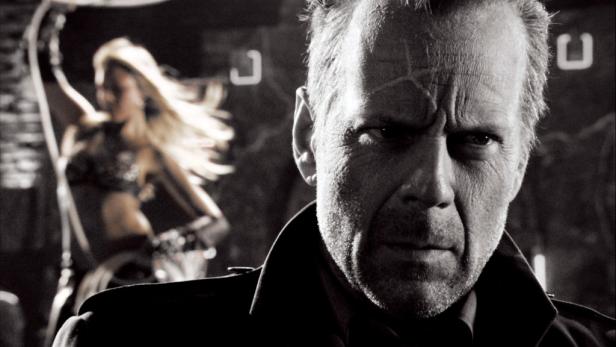 Bruce Willis als Hartigan und Rosario Dawson als Gail in „Sin City“.