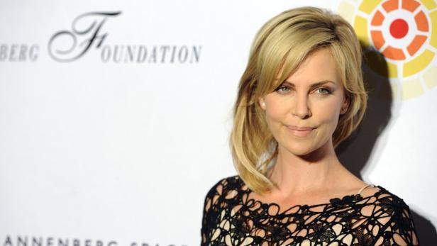 Ein Porträt von Charlize Theron auf einer Veranstaltung der Annenberg Foundation.