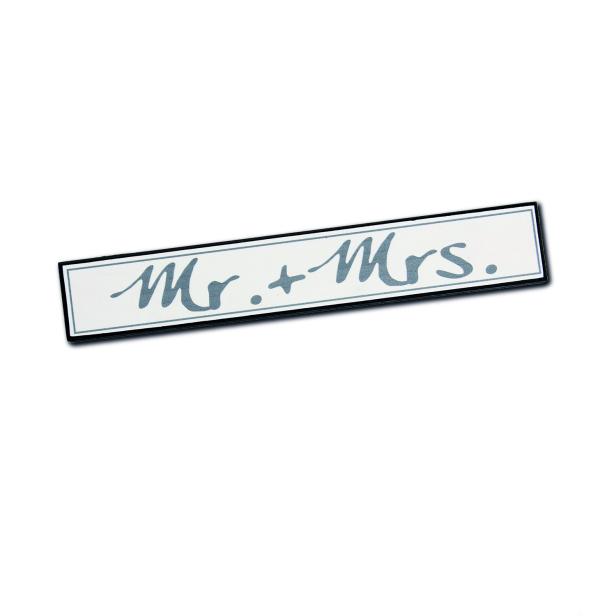 Ein Schild mit der Aufschrift „Mr. + Mrs.“.