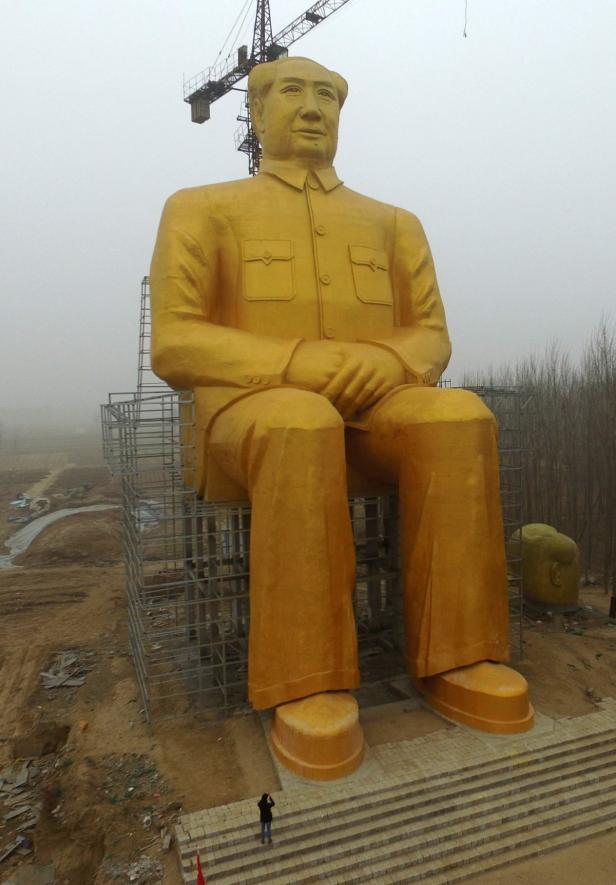 Chinesen setzen Mao goldenes Mega-Denkmal
