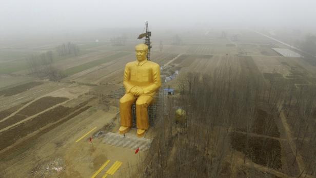 Chinesen setzen Mao goldenes Mega-Denkmal
