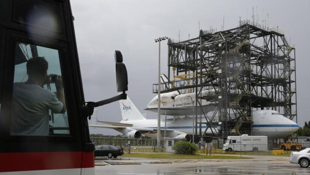 Space Shuttle Endeavour startet Huckepack-Flug