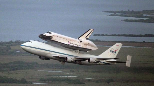 Space Shuttle Endeavour startet Huckepack-Flug