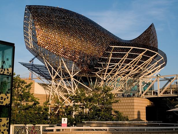 Die Fisch-Skulptur von Frank Gehry in Barcelona, Spanien.