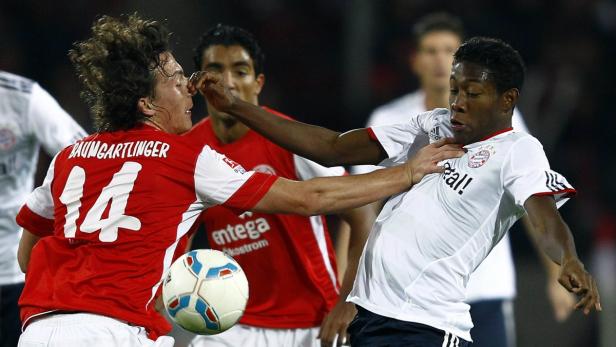 David Alaba (rechts) und Julian Baumgartlinger während eines Fußballspiels.