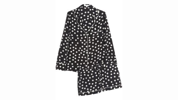 Ein schwarz-weißer Pyjama mit Punktmuster, bestehend aus Oberteil und Shorts.