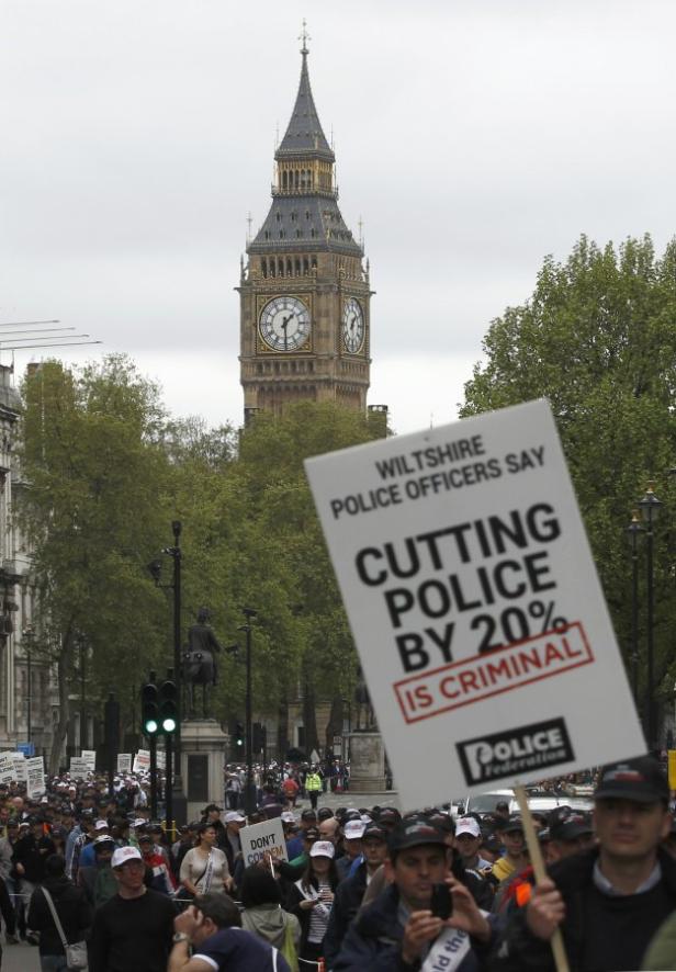 London: 30.000 Polizisten demonstrieren