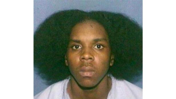 Porträt einer Person mit dunkler Haut und krausem, dunklem Haar.