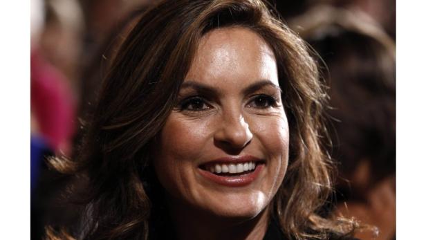 Mariska Hargitay lächelt in die Kamera.