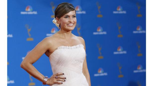 Mariska Hargitay auf dem roten Teppich bei einer Preisverleihung.