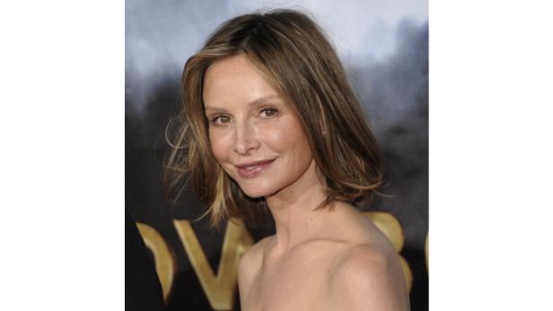 Porträt von Ally Walker mit schulterlangem, braunem Haar.