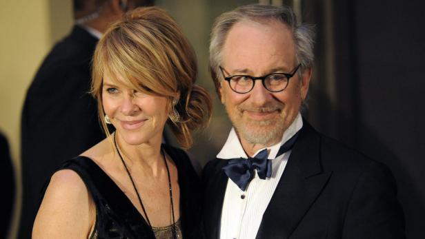 Steven Spielberg und Kate Capshaw posieren zusammen.