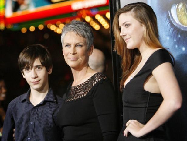 Jamie Lee Curtis mit ihren Kindern bei einer Filmpremiere.