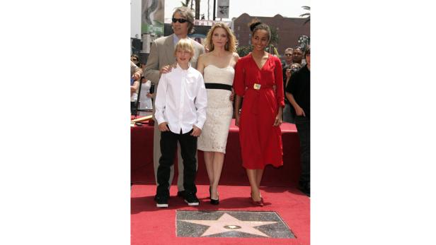 Michelle Pfeiffer mit ihrer Familie auf dem Hollywood Walk of Fame.