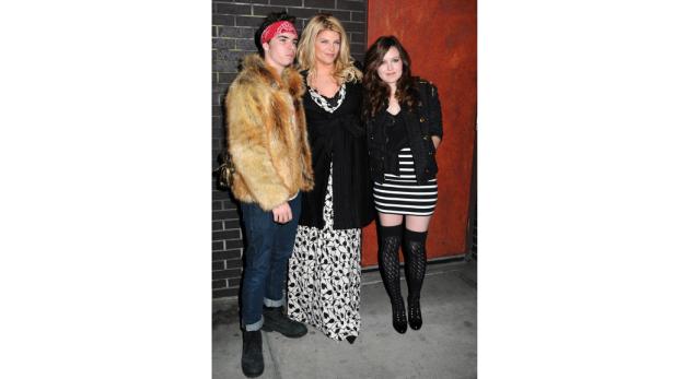 Kirstie Alley posiert mit ihren Kindern William True Stevenson und Lillie Price Stevenson.