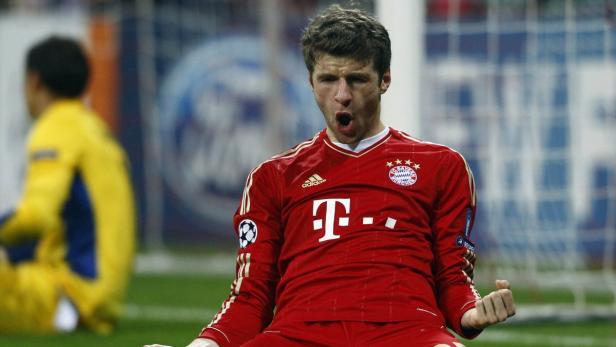 Thomas Müller jubelt im Trikot des FC Bayern München.