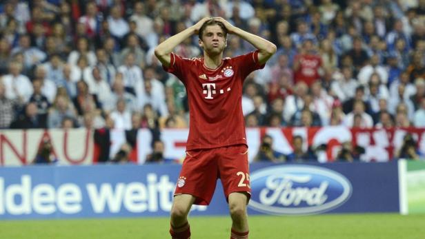 Thomas Müller mit enttäuschtem Gesichtsausdruck auf dem Fußballfeld.
