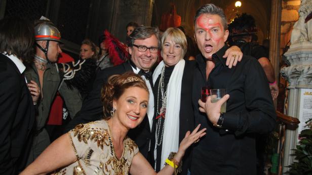 Höschenblitzer & Co: Die Hoppalas am Life Ball 2012