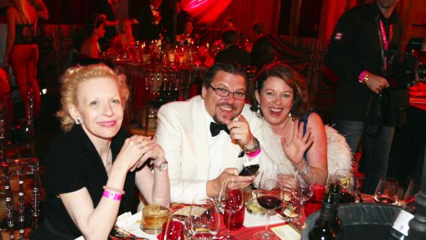 Höschenblitzer & Co: Die Hoppalas am Life Ball 2012