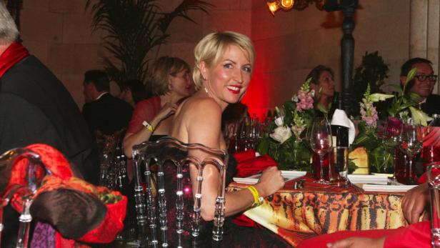 Höschenblitzer & Co: Die Hoppalas am Life Ball 2012