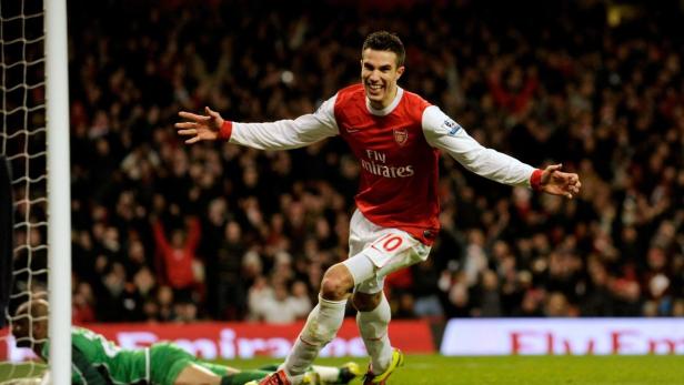 Robin van Persie jubelt nach einem Tor für Arsenal.