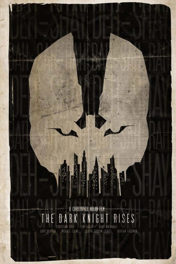 Ein Filmplakat für „The Dark Knight Rises“ von Christopher Nolan mit Batman und einer Skyline.