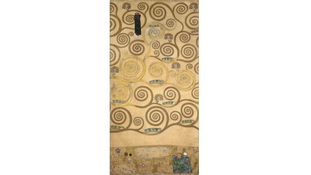 Das Gemälde „Der Lebensbaum“ von Gustav Klimt zeigt einen stilisierten Baum mit goldenen Spiralen und einer stehenden Figur.