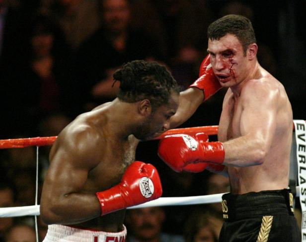 Wladimir Klitschko blutet während eines Boxkampfes.