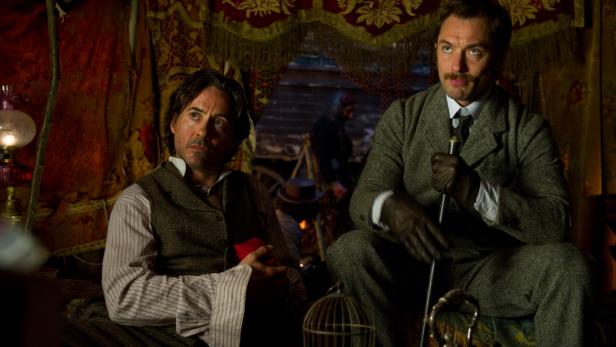 Robert Downey Jr. und Jude Law in einer Szene aus „Sherlock Holmes“.