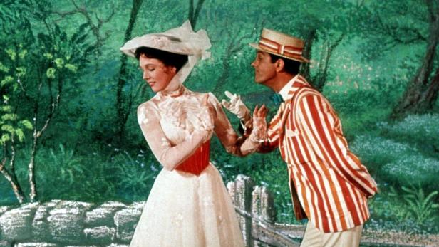 Julie Andrews und Dick Van Dyke in einer Szene aus dem Film „Mary Poppins“.