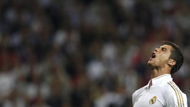 Cristiano Ronaldo schreit auf dem Fußballfeld.