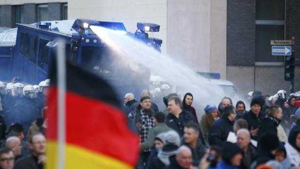 Köln: Polizei löste Pegida-Demo auf