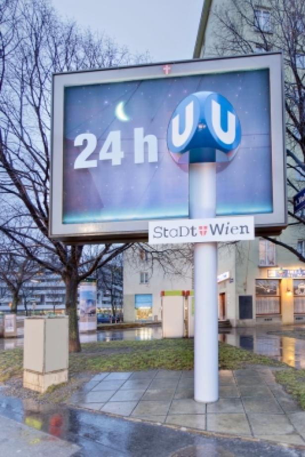 Ein Schild der Wiener U-Bahn wirbt für den 24-Stunden-Betrieb.