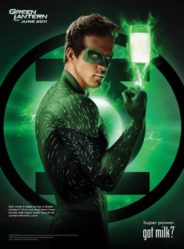 Ryan Reynolds als Green Lantern in einer Werbung für Milch.