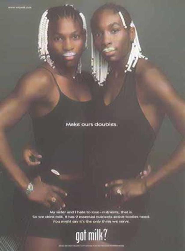 Venus und Serena Williams mit Milchbart in einer „Got Milk?“-Anzeige.