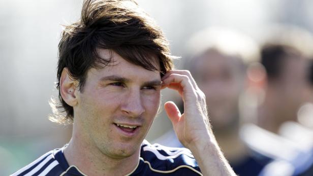 Lionel Messi während eines Gesprächs.