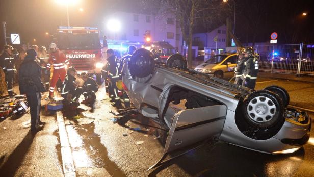 Gegen 20.14 Uhr kam es in Innsbruck zu einem schwe… Großmutter und Mutter bei Unfall getötet