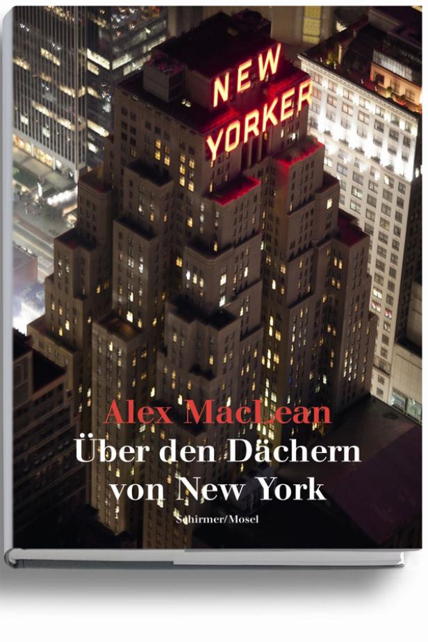 Das Cover des Buches „Über den Dächern von New York“ von Alex MacLean zeigt das New Yorker Gebäude bei Nacht.
