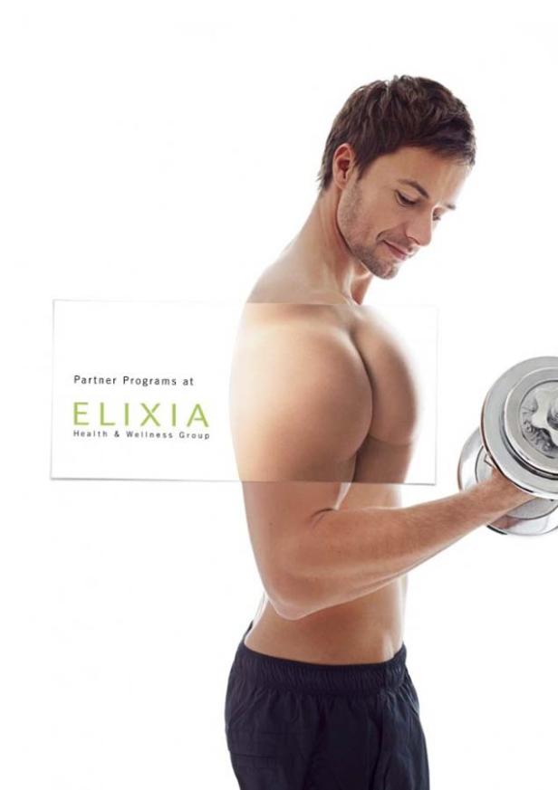 Ein Mann trainiert seinen Bizeps mit einer Hantel vor dem Logo von Elixia Health & Wellness Group.