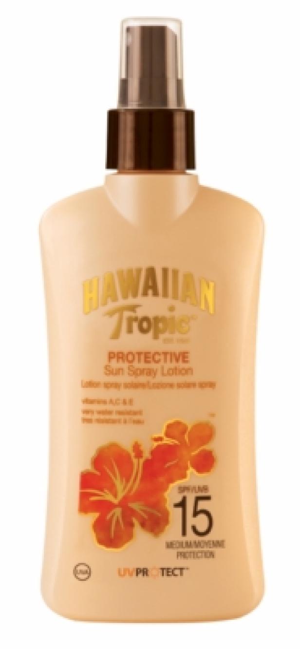 Eine Flasche Hawaiian Tropic Sonnenschutz-Spray mit Lichtschutzfaktor 15.