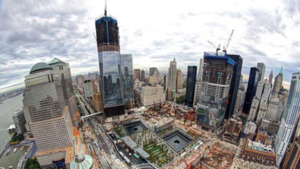 Blick auf das World Trade Center und die Skyline von New York City.