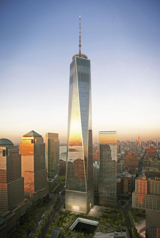 Das One World Trade Center in New York bei Sonnenuntergang.