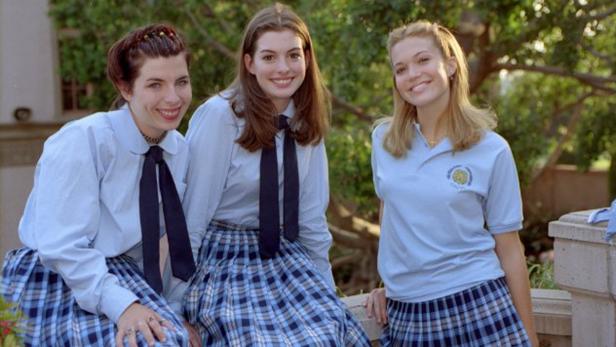 Anne Hathaway und Mandy Moore in dem Film „Plötzlich Prinzessin“.