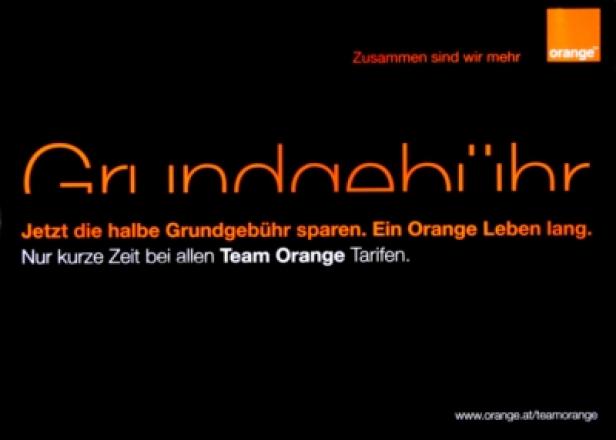 Eine Werbung von Orange, die mit halber Grundgebühr für kurze Zeit wirbt.