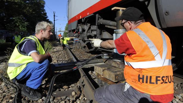 Zug entgleist: 7000 Bahnfahrer gestrandet