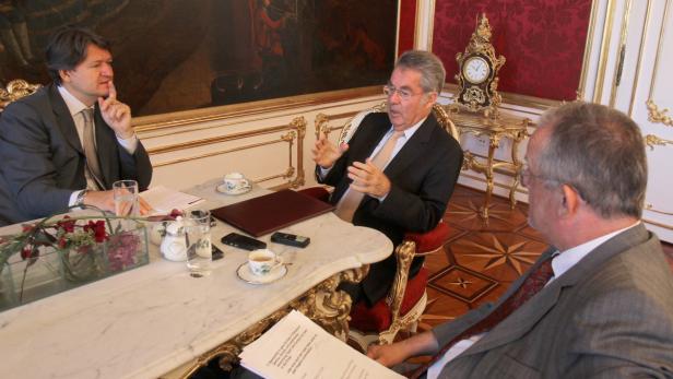 Zurück aus New York: Der Präsident im ersten großen Interview nach seinem USA-Aufenthalt mit Helmut Brandstätter (li.) und Josef Votzi.