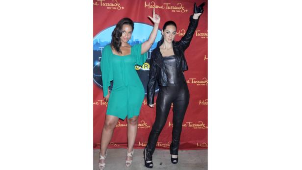 Alicia Keys posiert neben ihrer Wachsfigur bei Madame Tussauds in New York.