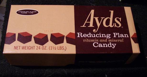 Eine Schachtel Ayds „Reducing Plan“ Vitamin- und Mineralbonbons mit Schokoladen-Fudge-Geschmack.